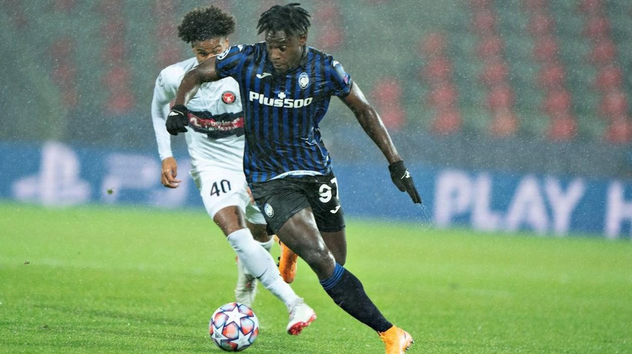 Duván Zapata abrió el camino para el Atalanta. 