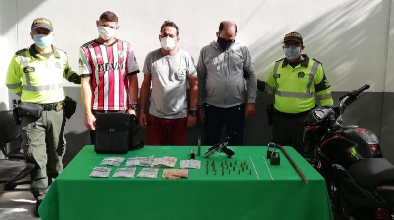 Alex Guarín Velásquez y los venezolanos Axel Ríos Goyo y David José Pérez Brizuela.