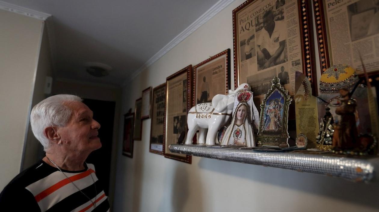 El exfutbolista brasileño Antonio Schank Filho, de 85 años, recuerda al joven Pelé. 