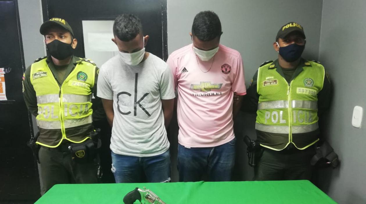 Héctor Manuel Ariza Méndez  y Jonathan Esmith Bovea Marín.