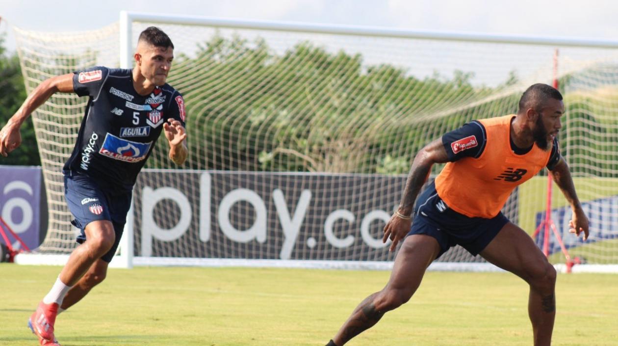 Jugadores de Junior durante un entrenamiento este viernes. 