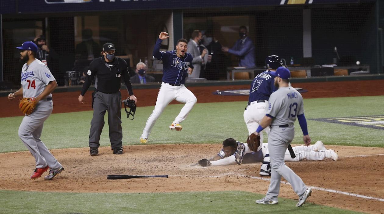 Randy Arozarena anotó la carrera del triunfo para Tampa Bay. 