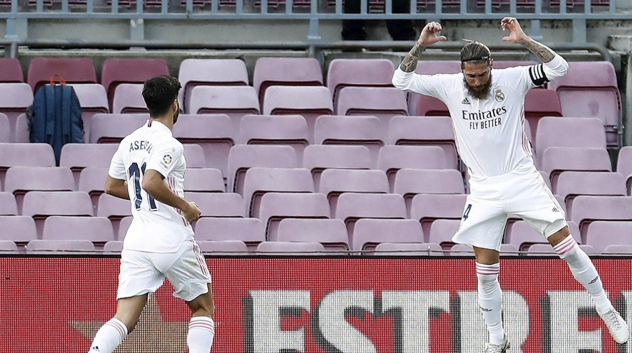 Sergio Ramos celebra su anotación de penal. 