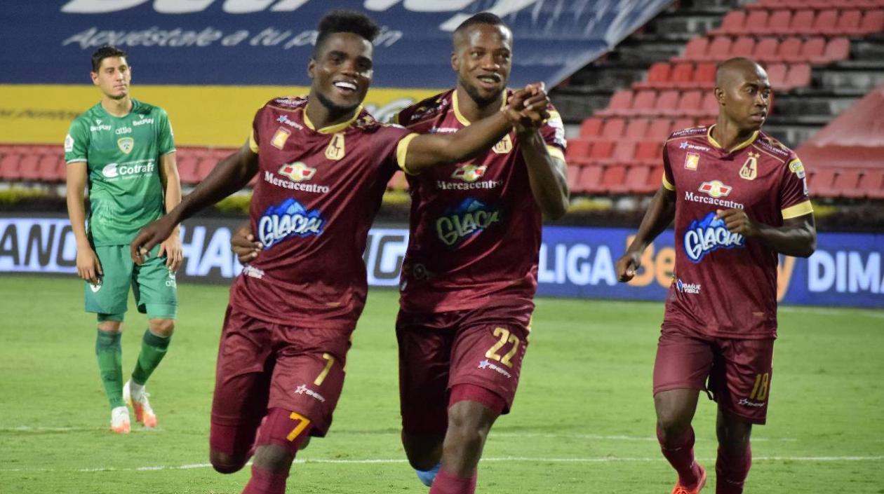 Andrey Estupiñán del Tolima celebra un gol. 