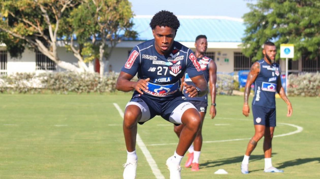 Fabián Viáfara y al fondo Freddy Hinestroza y Dany Rosero. 