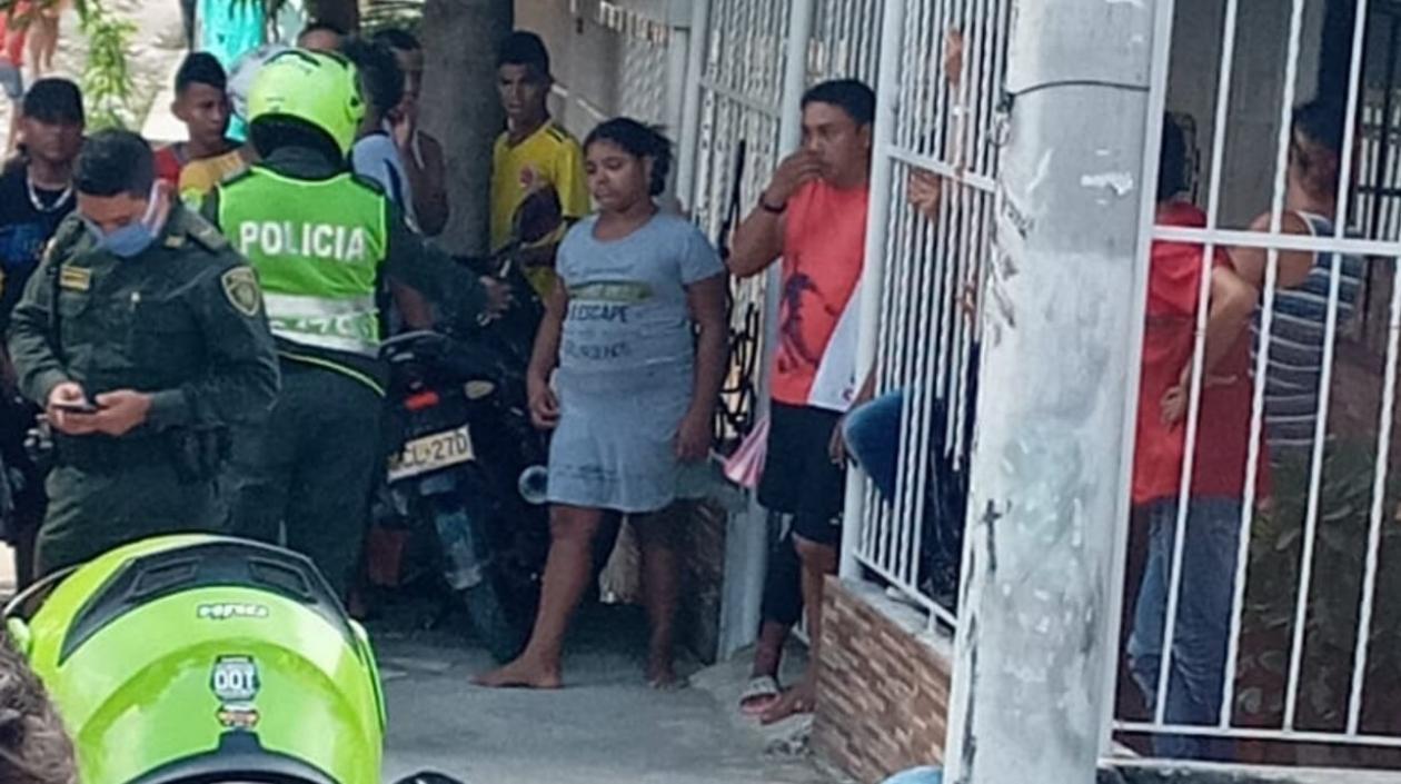 La Policía llegó al lugar de los hechos para acordonarlo. 