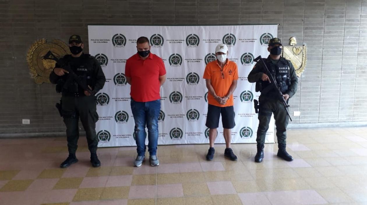 El intendente de la Policía Nacional, Álvaro Antonio Arredondo Castro, y Jairo Elver Urrego Osorio, pensionado del Magisterio.