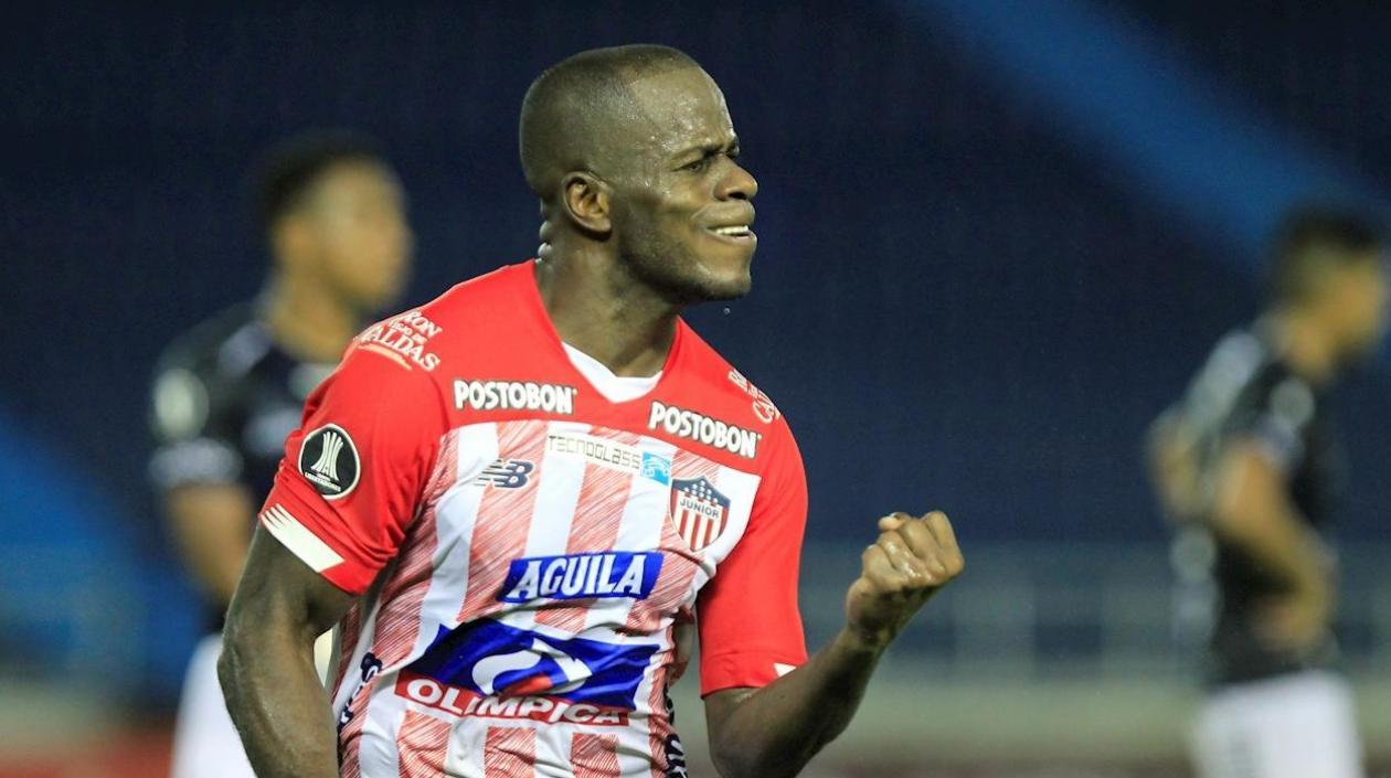 Carmelo Valencia, delantero de Junior.