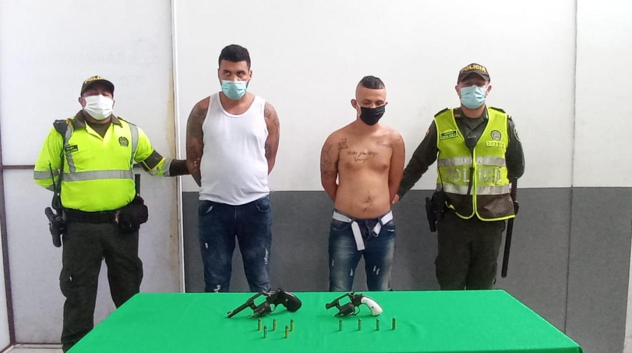 Jordis Esteban Oñate Cárdenas, de 21 años; y Andy William Montaño De la Cruz, de 24.