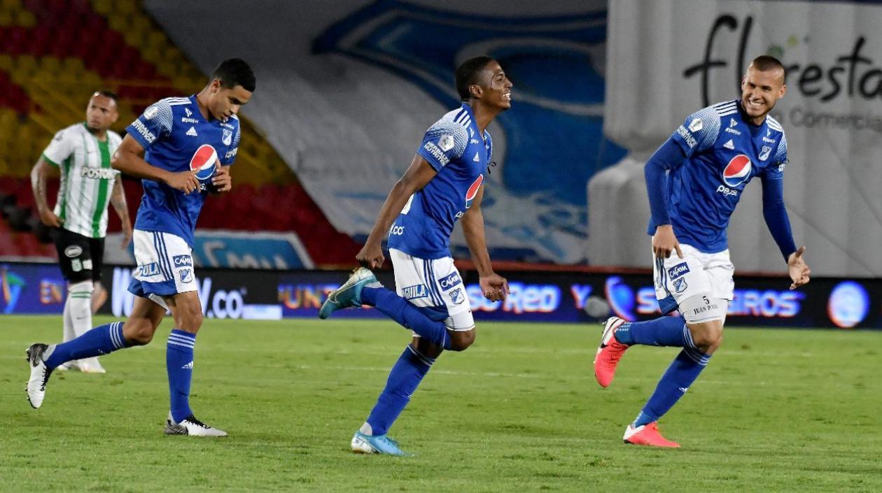 Emerson Rivaldo Rodríguez celebra su anotación. 