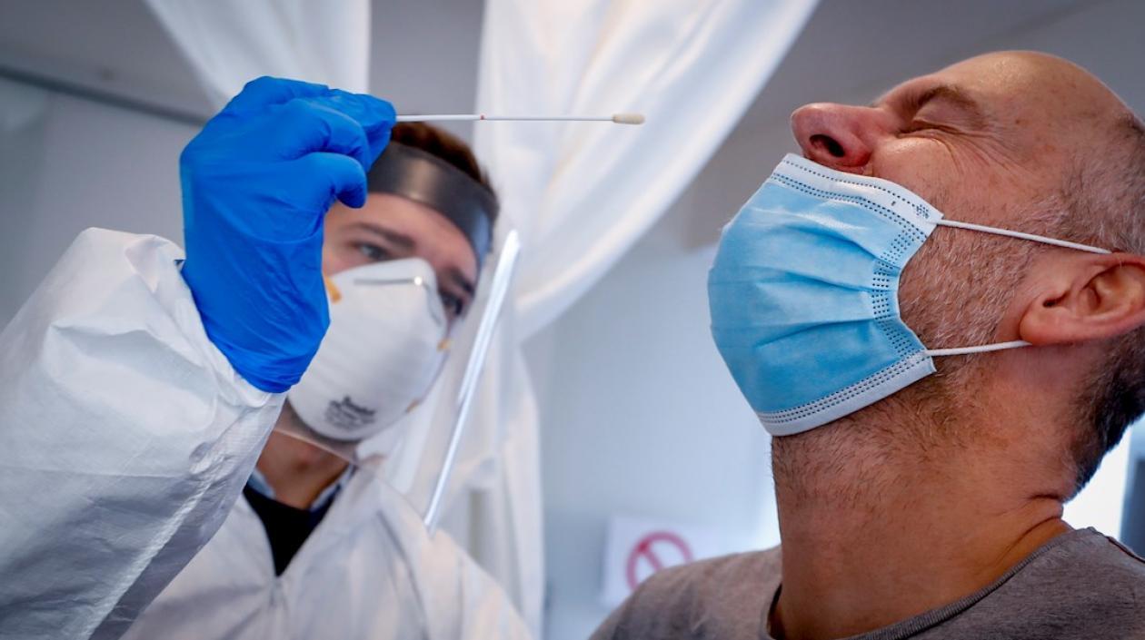 En un día murieron 3.718 personas por Covid-19.