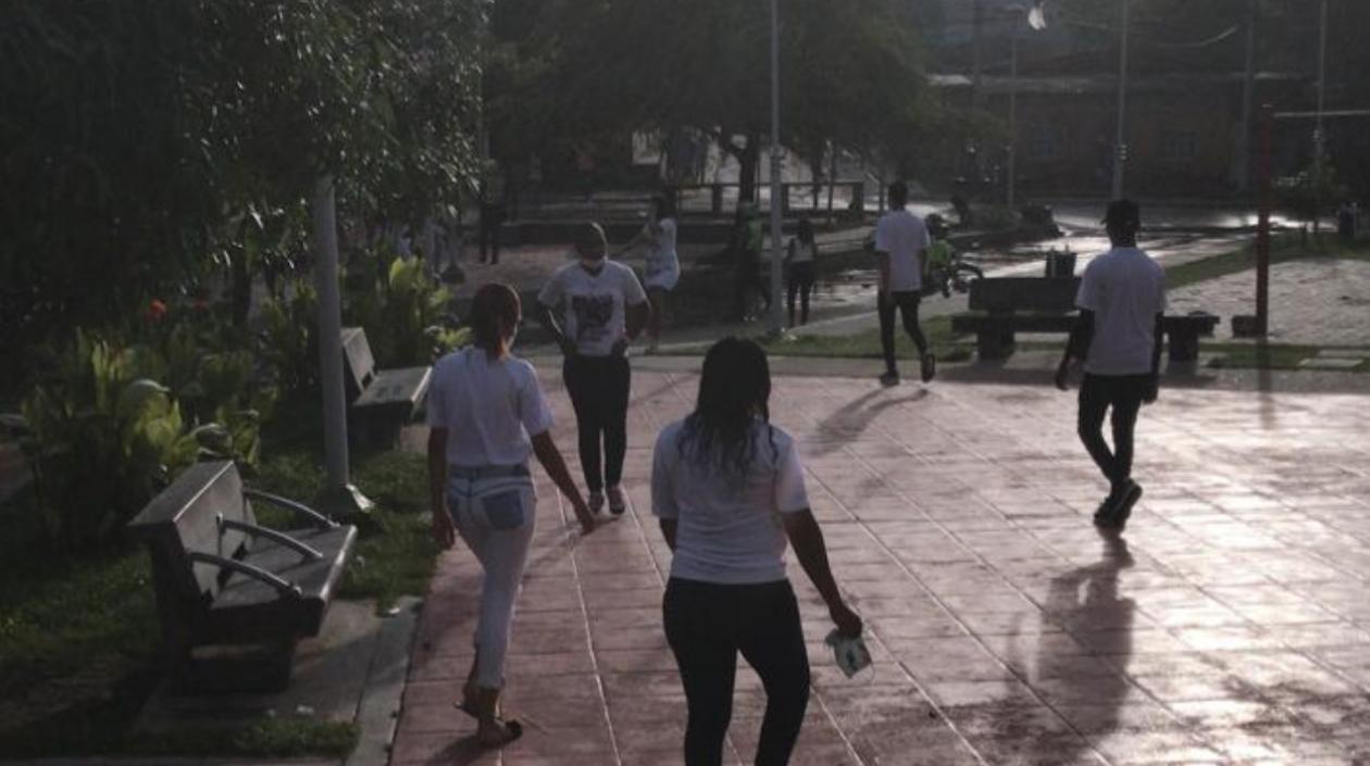 Una patrulla de la Policía llegó al lugar de los hechos. 