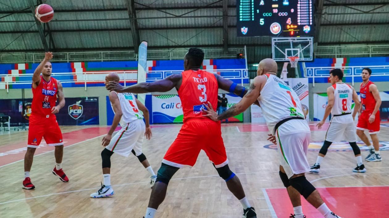 Jonathan Rodríguez y Juan Diego Tello se combinaron para sumar 45 puntos.