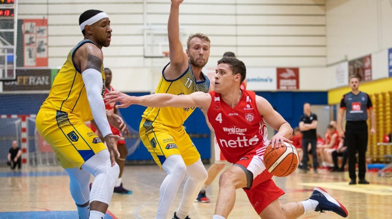 Hansel Atencia en acción de juego. 