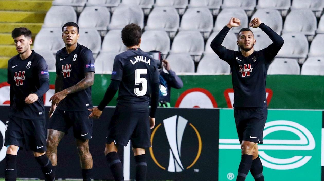 Luis Suárez festeja el gol con sus compañeros. 