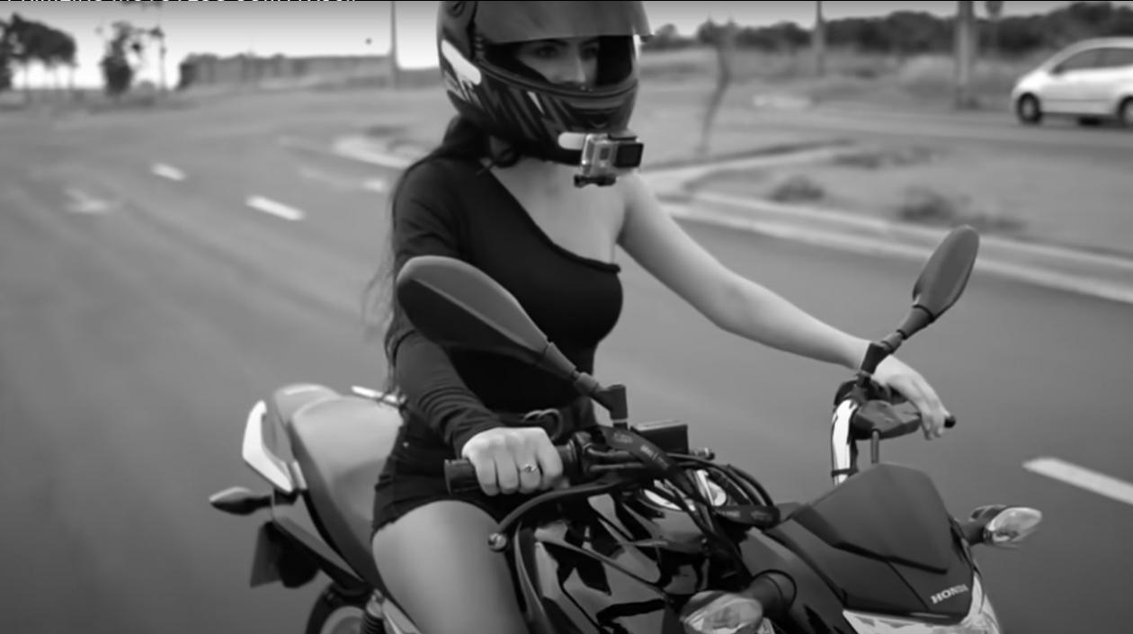 Amanda Andrade Maturana a bordo de la moto donde se accidentó y murió.Amanda Andrade Maturana a bordo de la moto donde se mató. 