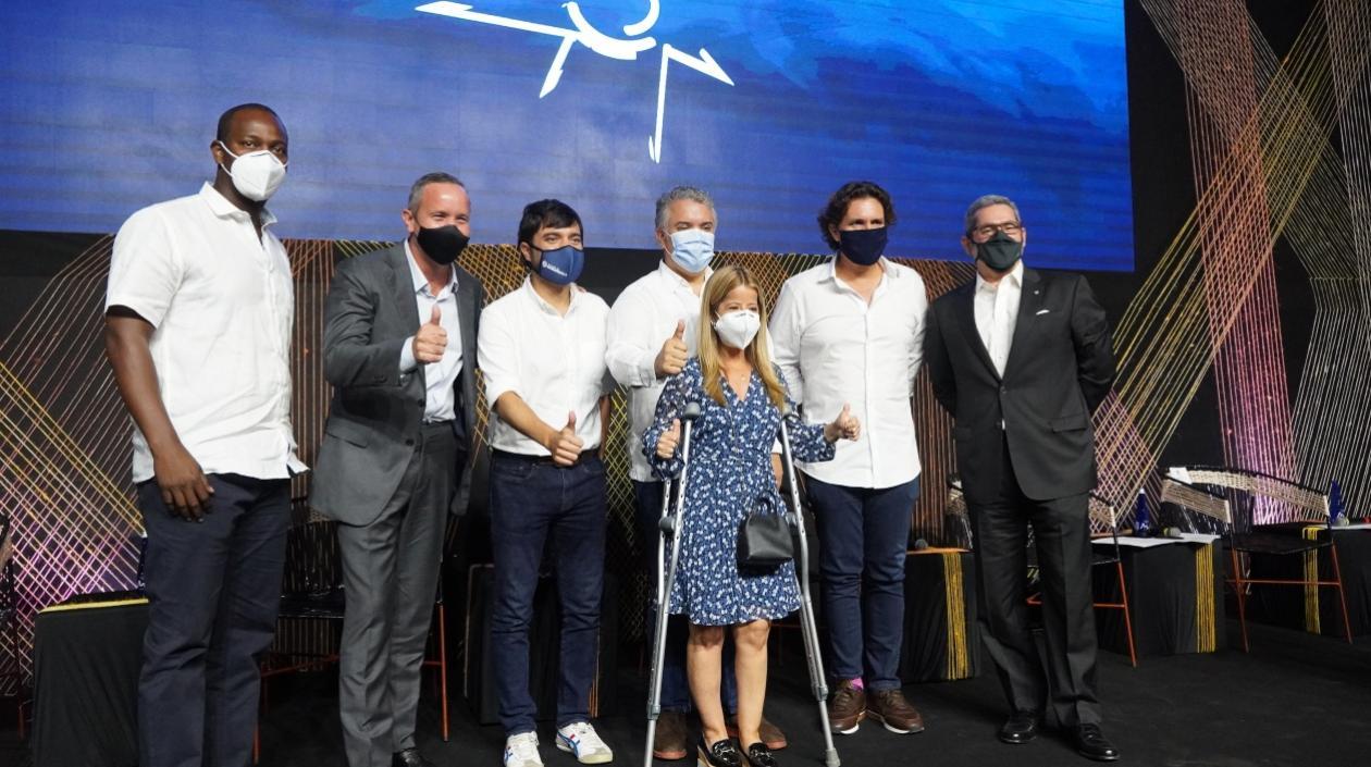 Presidente, Alcalde, Gobermadora y socios del proyecto.