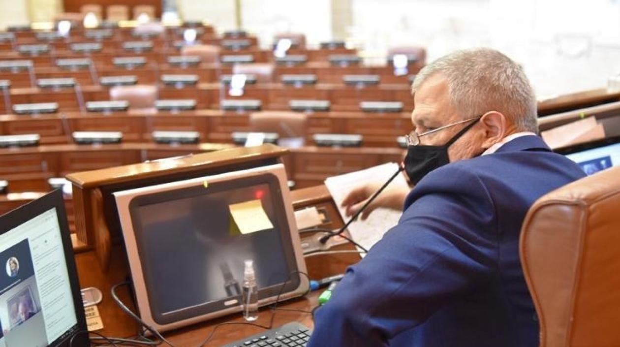 Cámara de Representantes en la virtualidad después de casos de Covid-19.