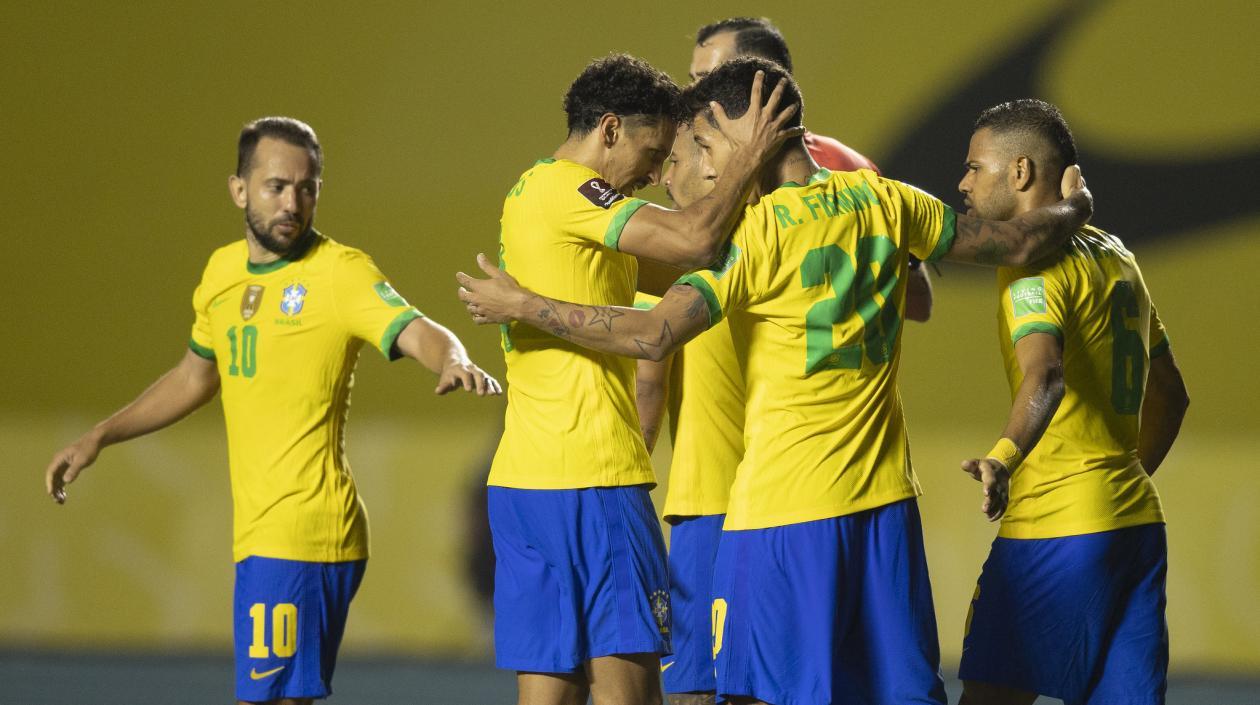 La celebración con Roberto Firmino.