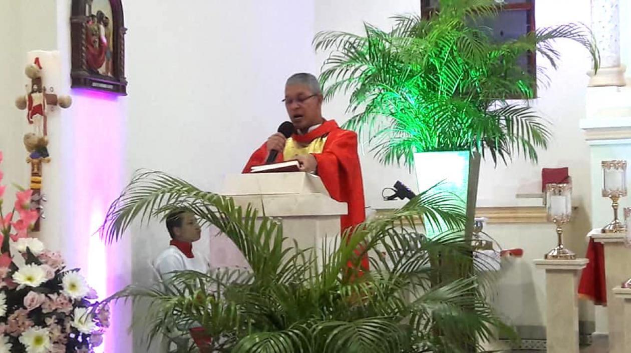 Alexi Rodríguez, párroco del Santuario Mariano de la Virgen del Carmen de Puerto Colombia.