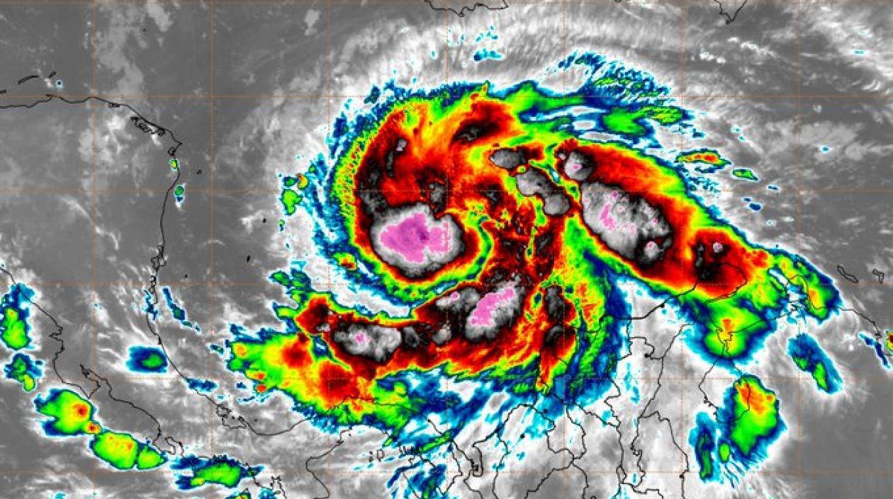 Iota en la mañana del domingo 15 de noviembre.