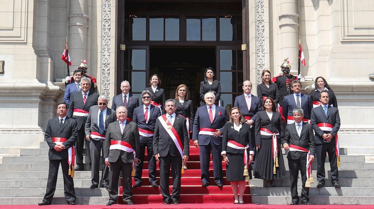 Manuel Merino y el gabinete que había designado.
