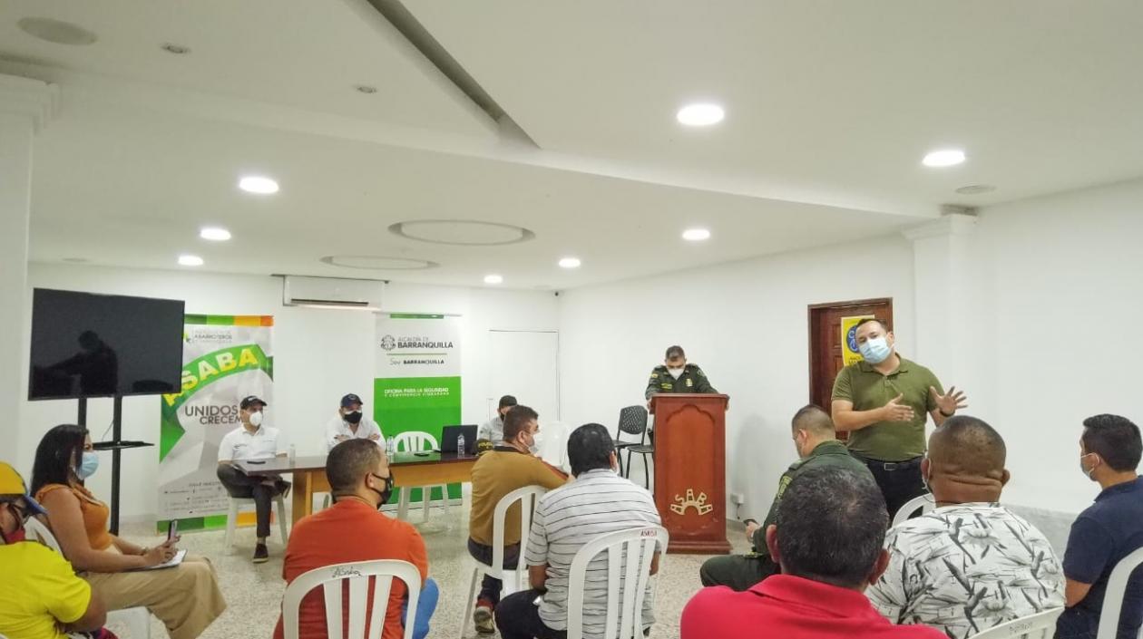 Reunión con los comerciantes de Barranquillita. 
