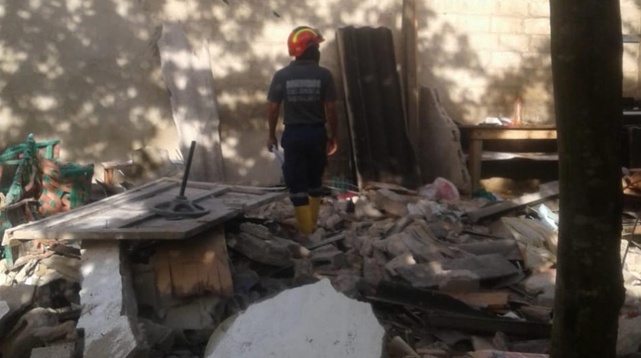 Los Bomberos de Sabanalarga llegaron a Luruaco a atender la emergencia.