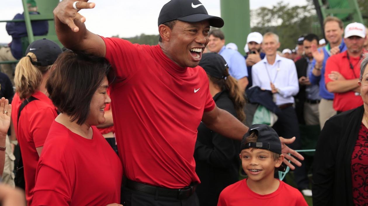 Tiger Woods con su hijo Charlie. 