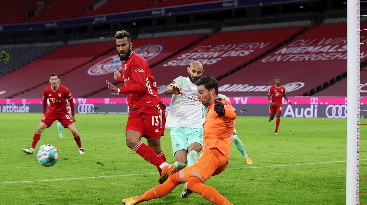 Acción del partido entre Bayern y Bremen. 