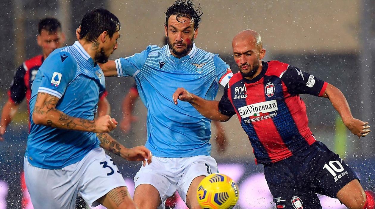 Acción del partido entre Lazio y Crotone.