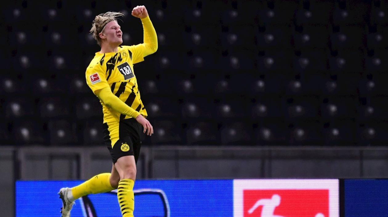  Erling Haaland celebra su gol 23 en 22 partidos. 