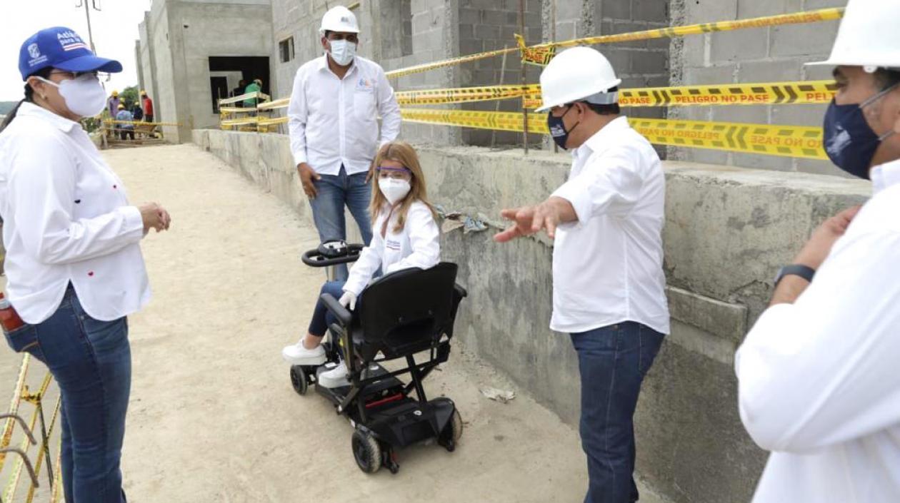 La Gobernadora Elsa Noguera y la Secretaria de Infraestructura, Nury Logreira, en una de las obras.