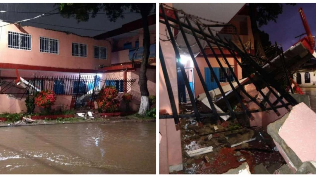 Así quedó la pared del colegio.