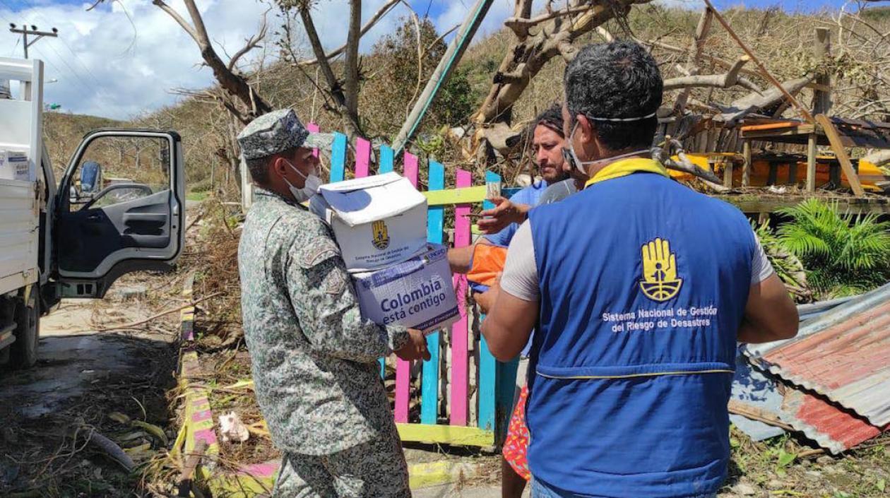 Entrega de ayudas a los damnificados.