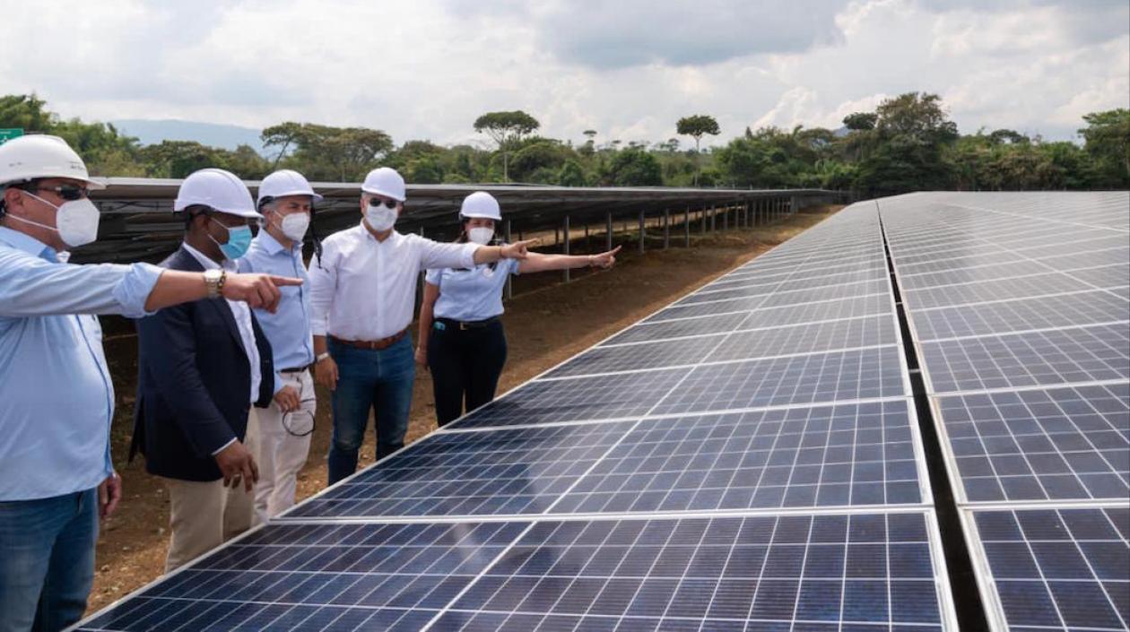 El Presidente Iván Duque durante la entrega de la planta.