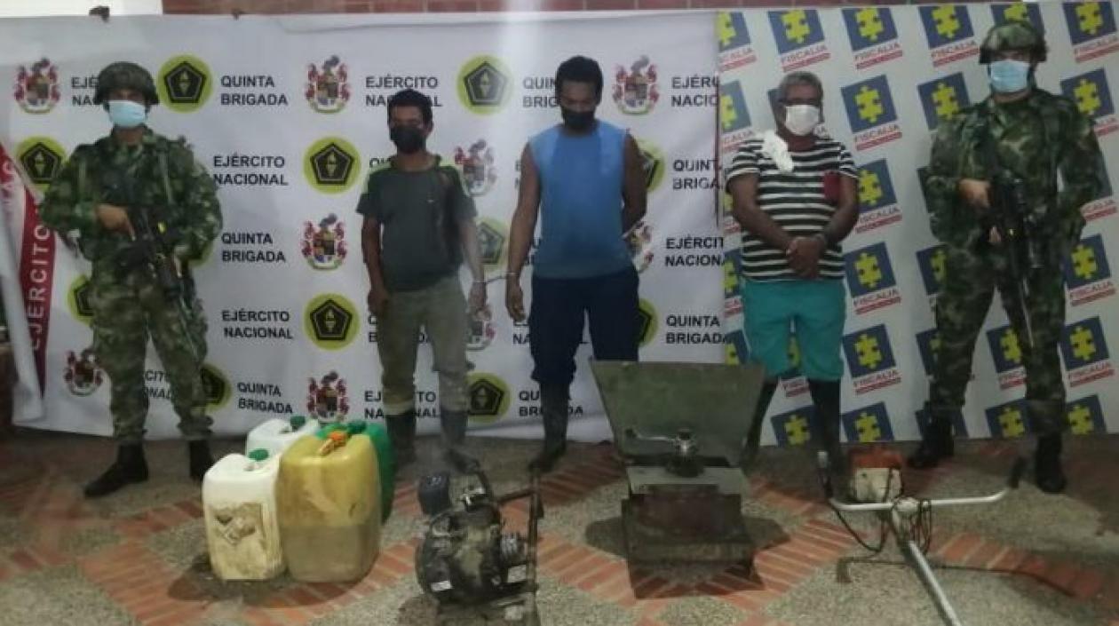 En el operativo fueron capturadas tres personas. 