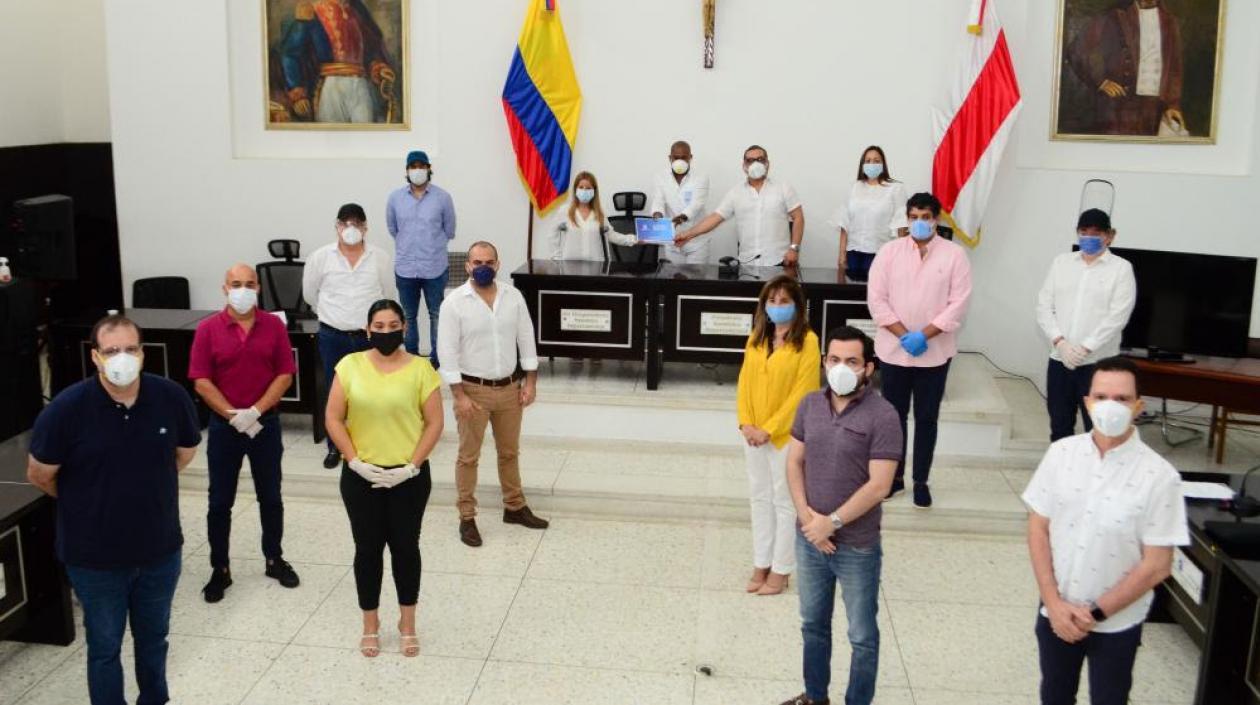 La Gobernadora Elsa Noguera y los diputados.