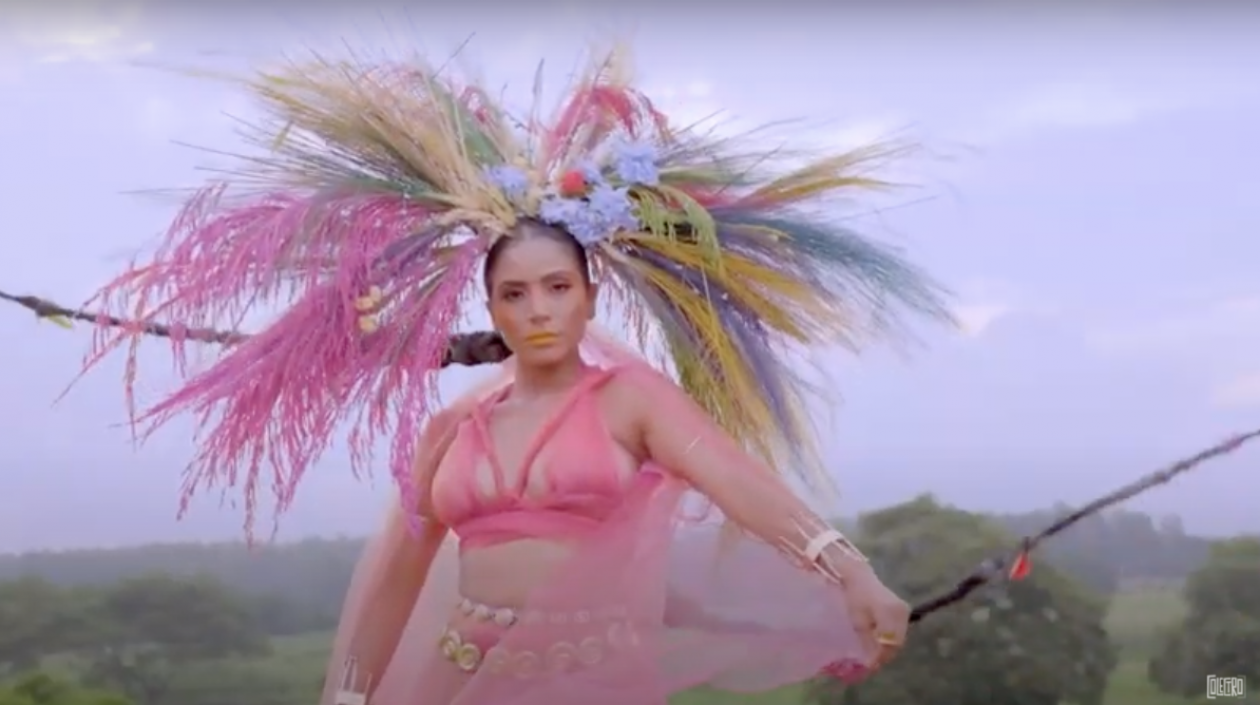 Imagen del video de la canción.