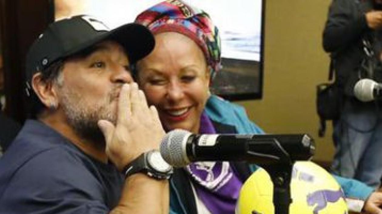 Diego Armando Maradona y la excongresista Piedad Córdoba.