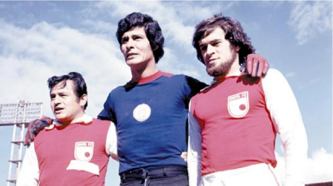 Luis Gerónimo López al lado de sus compañeros de Santa Fe. 