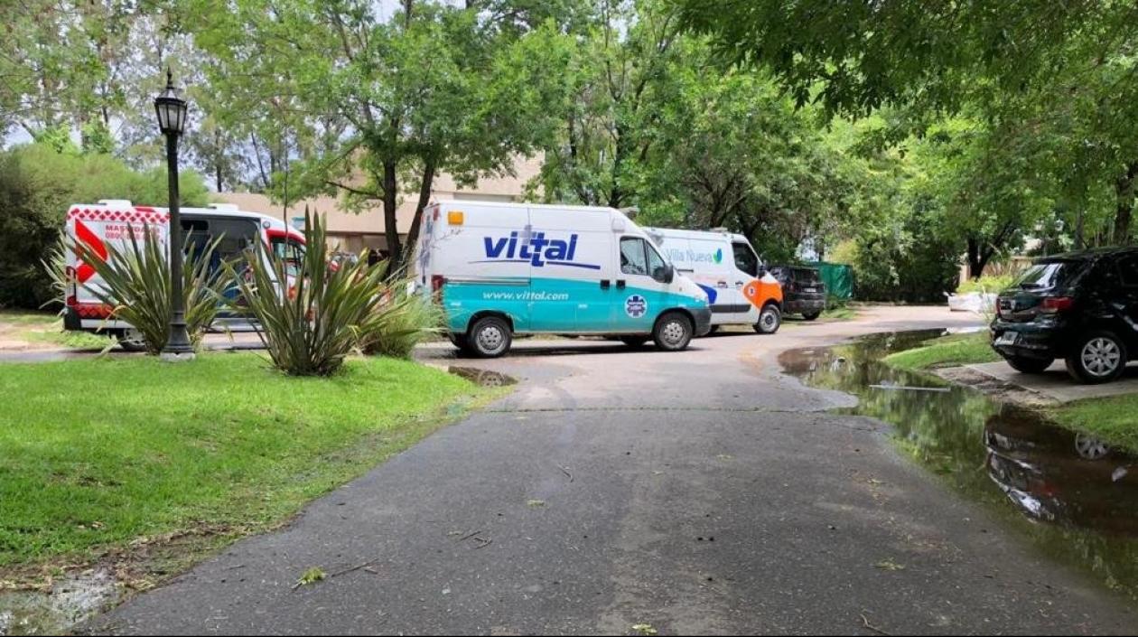 Ambulancias en la casa de Maradona. 