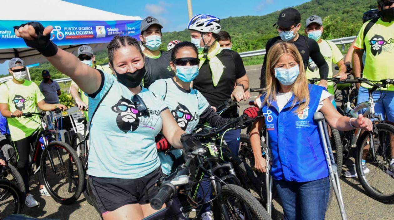Gobernadora en el lanzamiento de los Puntos Seguros para Ciclistas.