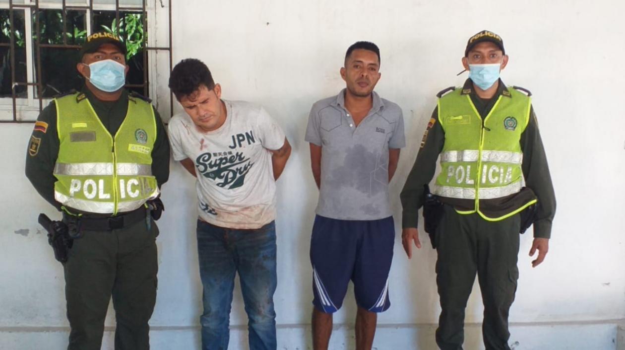 Jorge Eliécer Gaitán Páez y Jonathan Manuel Moreno Barraza tras ser capturados. 