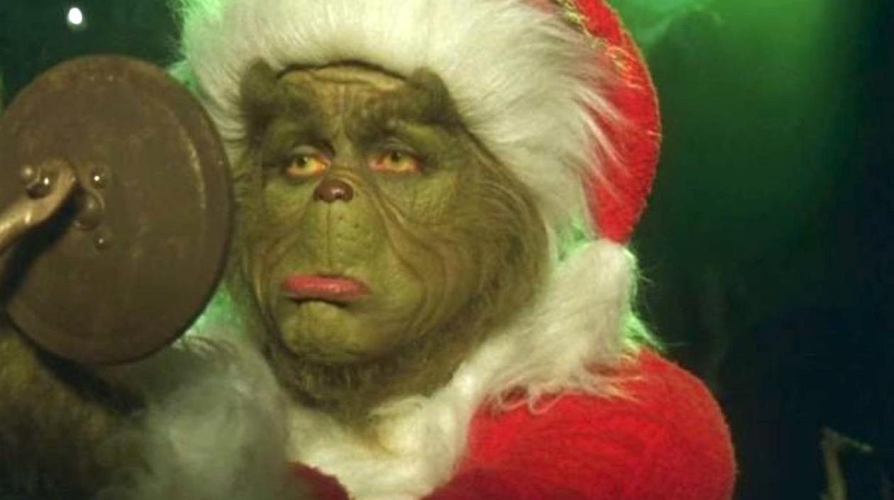El grinch es el personaje que odia la Navidad.
