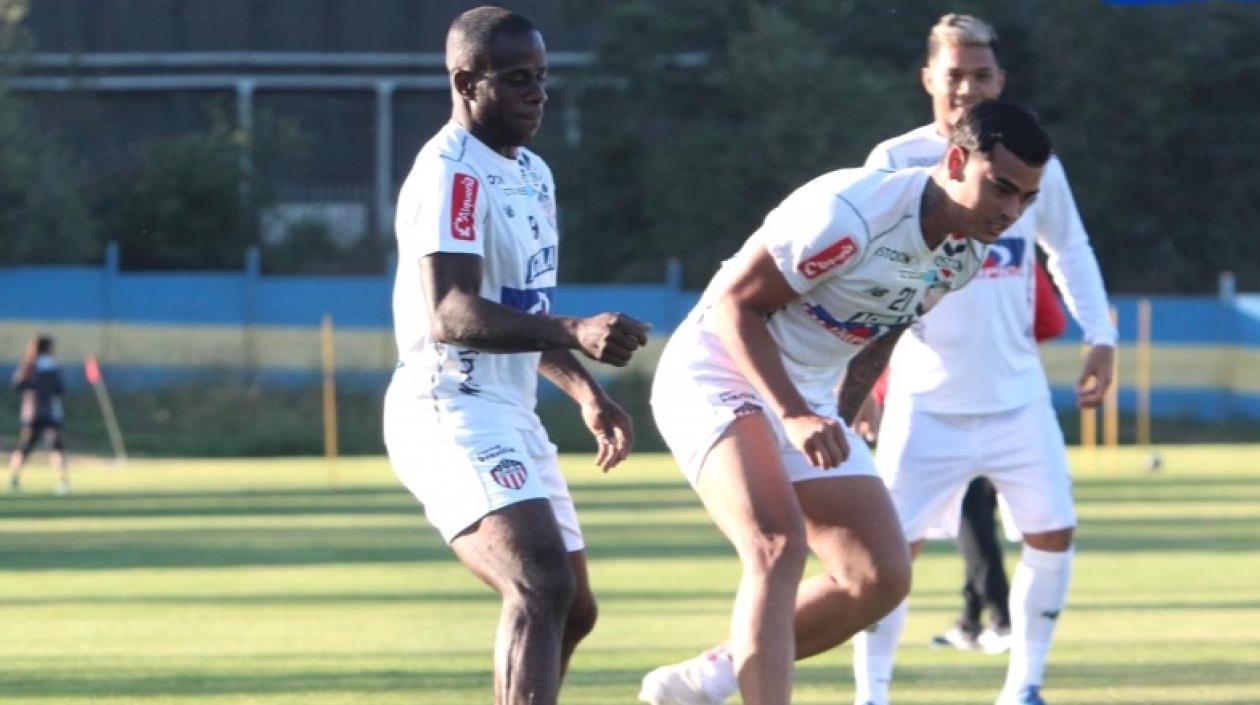 Los 'tiburones' en el entrenamiento previo en la sede deportiva de Everton de Viña del Mar.