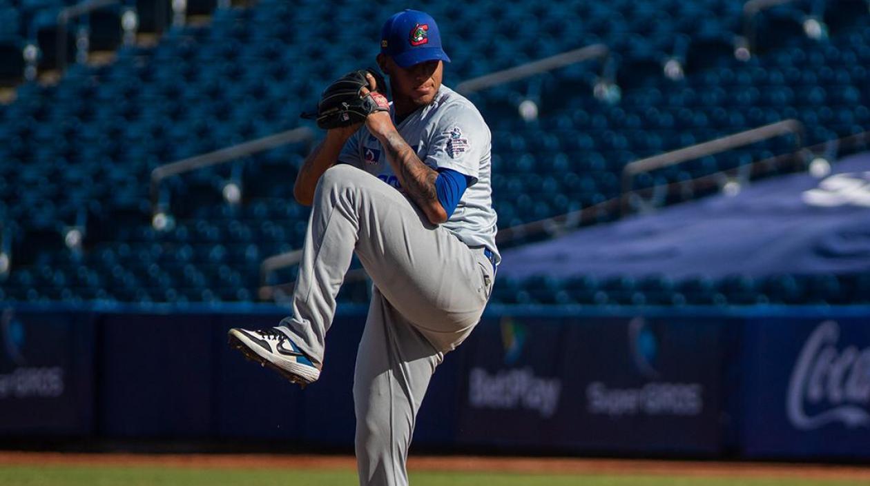 El lanzador de Caimanes, Luis Escobar.