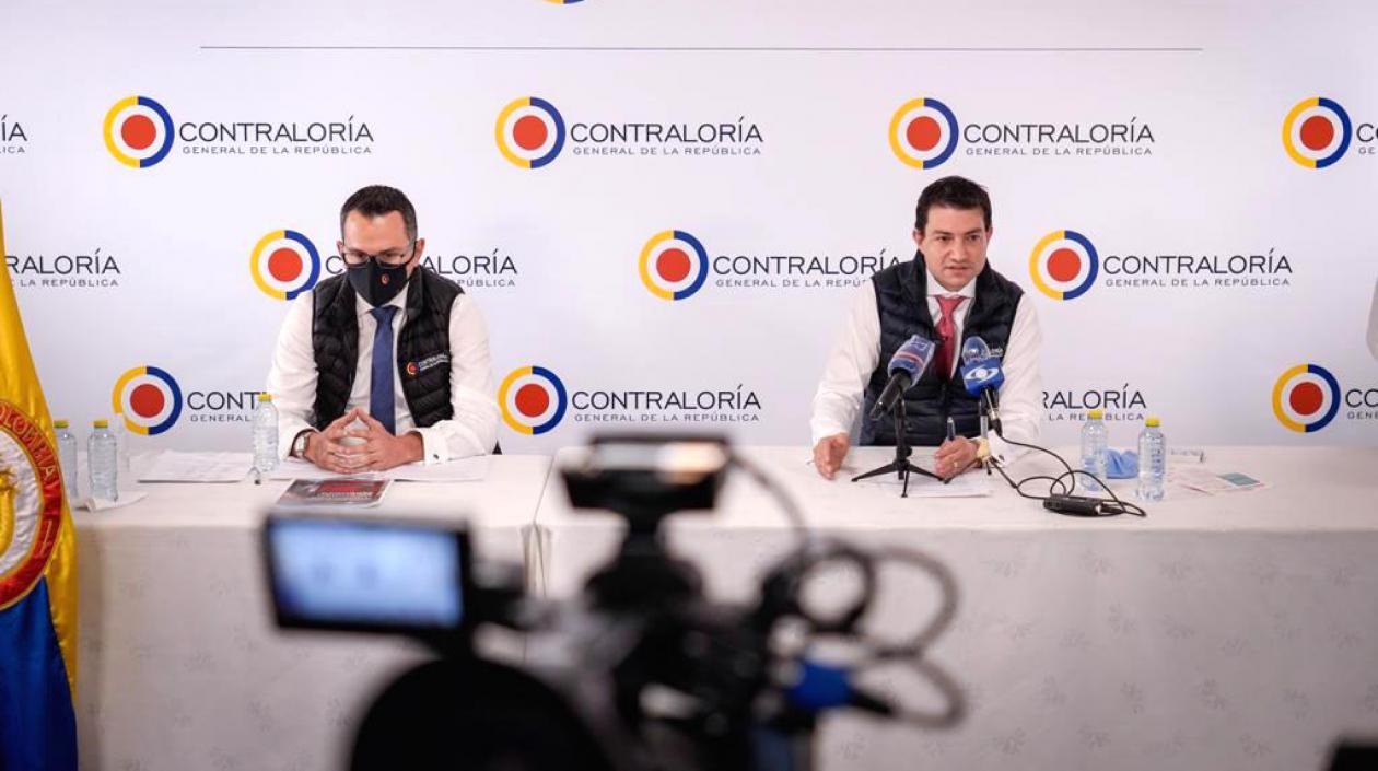 El Vicecontralor Julián Ruiz y el Contralor Carlos Felipe Córdoba.