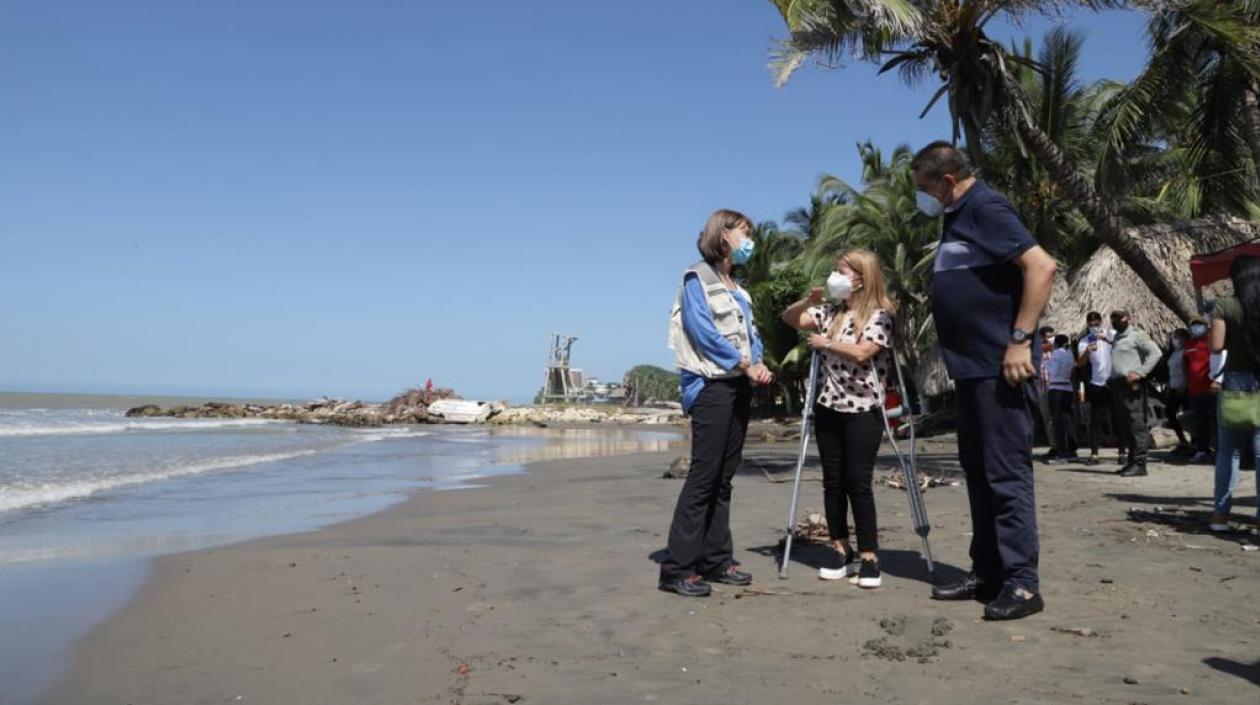 Alicia Arango, Ministra del Interior, en Juan de Acosta.