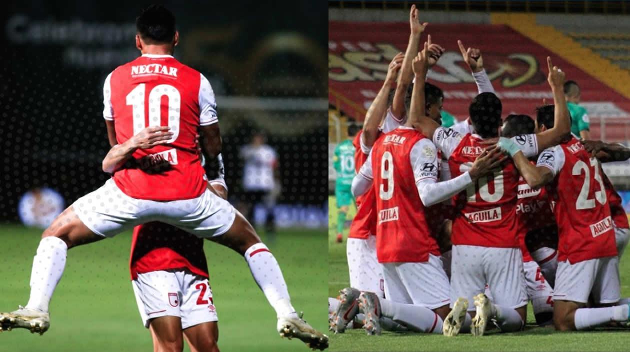 Jugadores de Santa Fe celebrando el gol de Jhon Velásquez.
